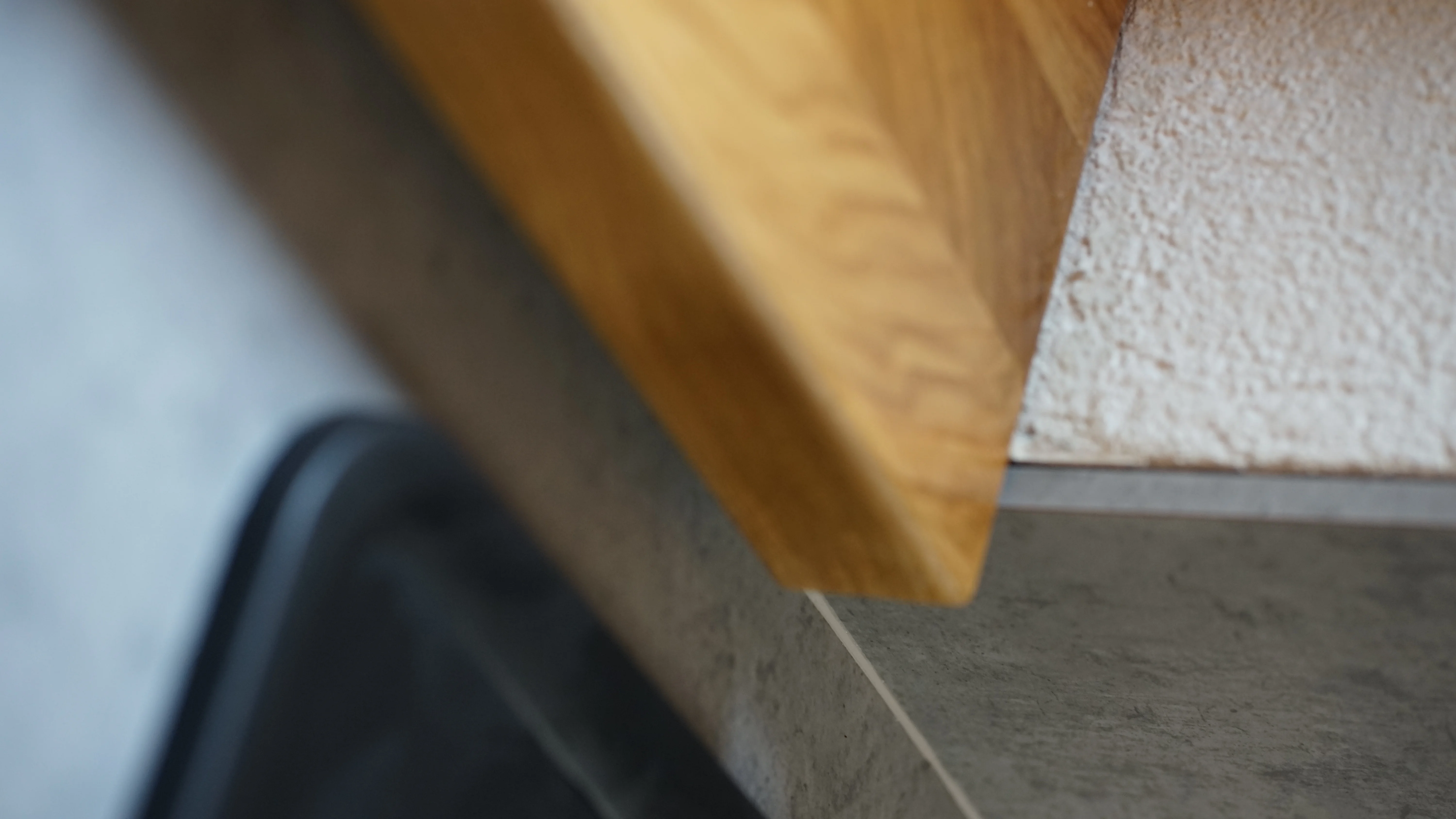 Detail hrany kuchyňského ostrůvku